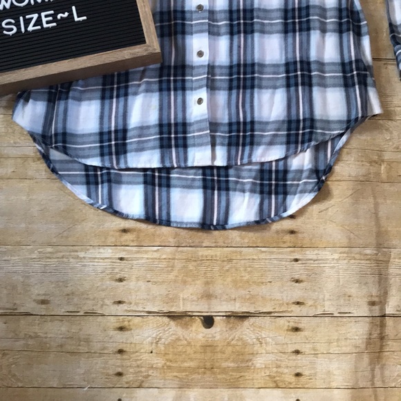 New direction Women’s button down - Picture 5 of 6